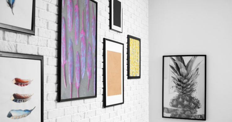 Come disporre i quadri in corridoio