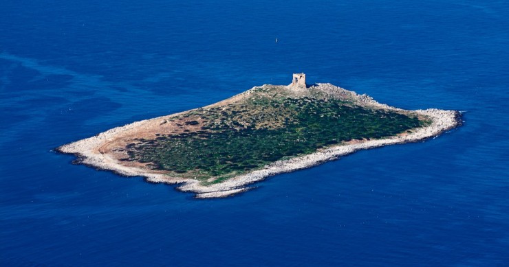 perchè isola delle femmine si chiama cosi