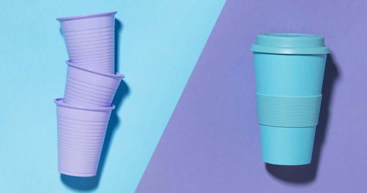 Dove si buttano i bicchieri di plastica sporca