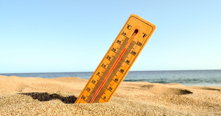 Termometro dentro la sabbia