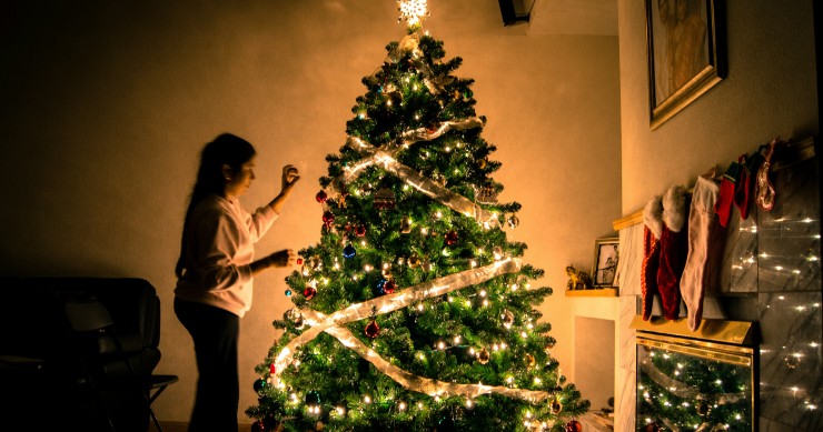 Come far sembrare pieno l'albero di Natale