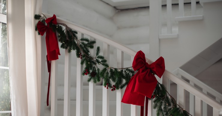 Come decorare la scala per Natale