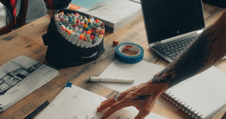 legno usato con pennarelli