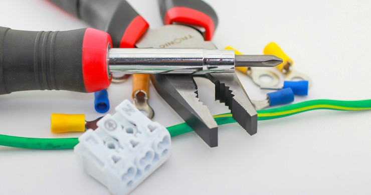 Normativa impianti elettrici, strumenti elettrici