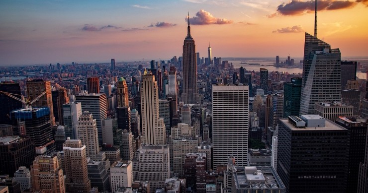 L'immagine di New York dall'alto durante il tramonto con vista sull'Empire State Building
