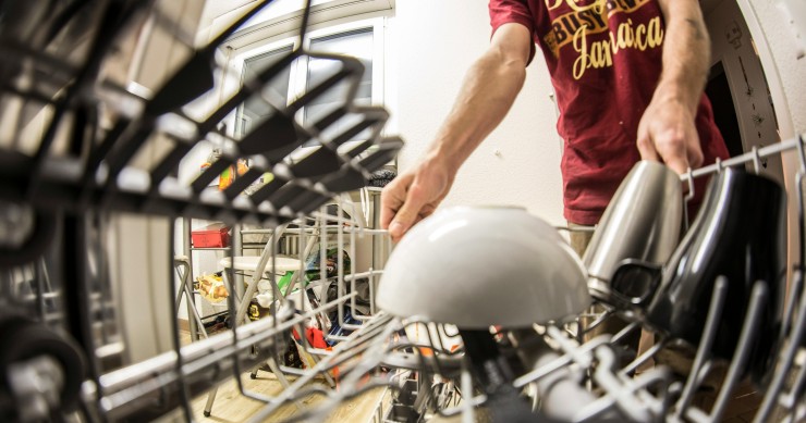 sportello della lavastoviglie aperto o chiuso