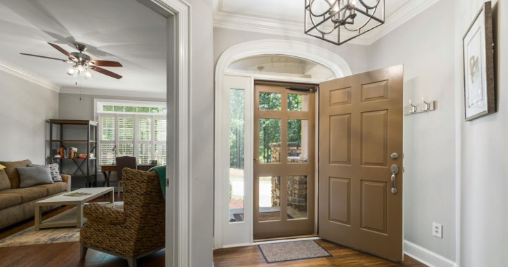 Un ingresso minimal organizzato