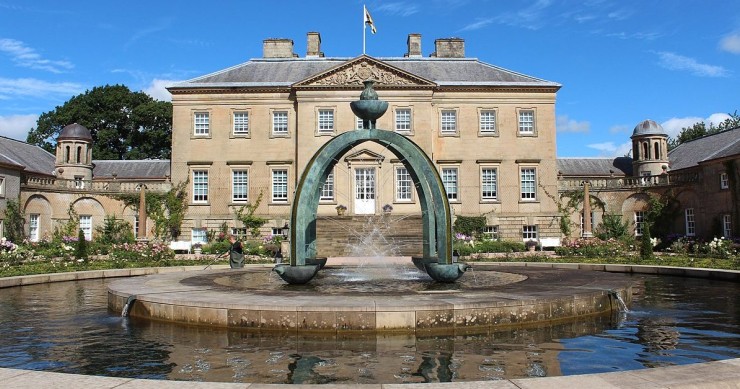 Visione frontale di Dumfries House