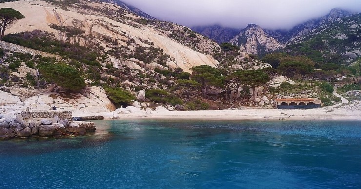 mare dell'isola di montecristo