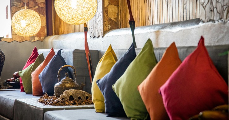 come mettere i cuscini sul divano