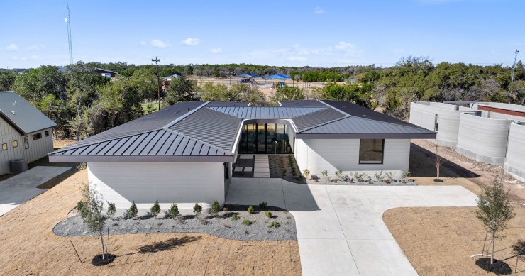 La empresa ICON ha diseñado AlphaBeta Z, una casa impresa en 3D en el barrio de Wimberley Springs, en Texas.