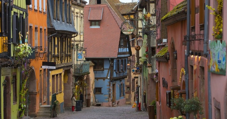 Uno scorcio delle vie colirate di Riquewir