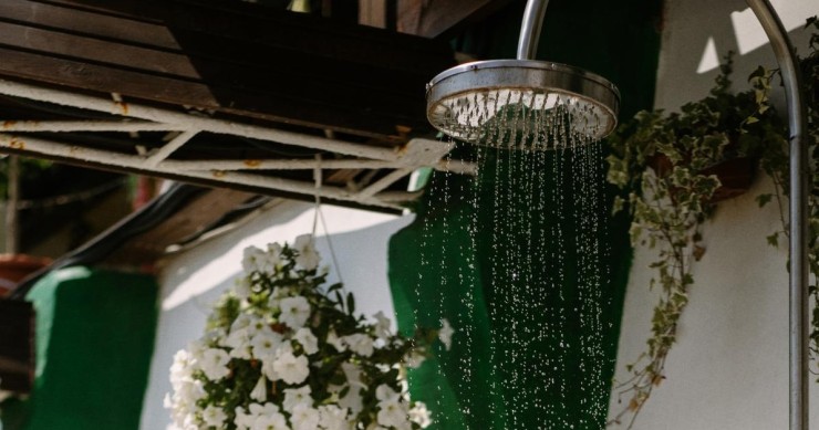 bagno esterno in giardino