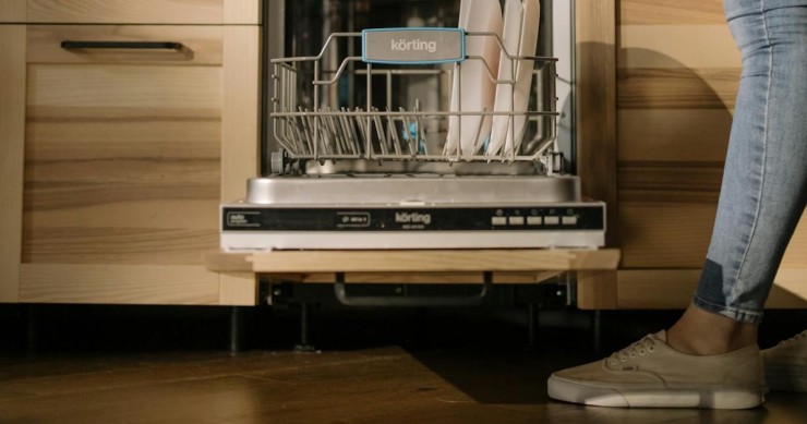 lavastoviglie in carica