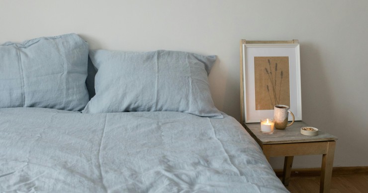 candela accesa di notte