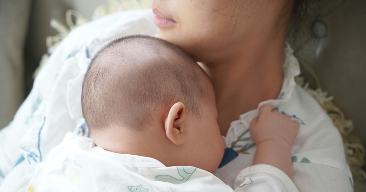 Prolungamento maternità obbligatoria a 7 mesi