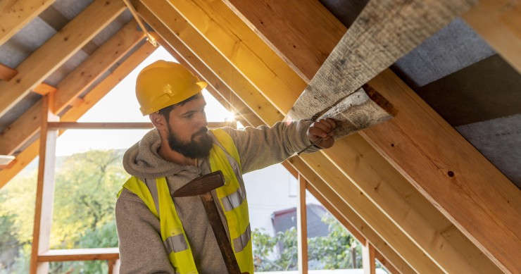 Lavori per realizzare l'isolamento del tetto dall'interno 