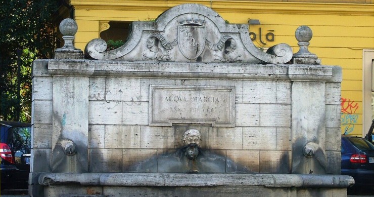 La fontana dell'Acqua Marcia a Roma