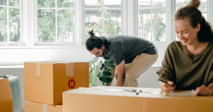 Inquilini sfrattati che se ne vanno