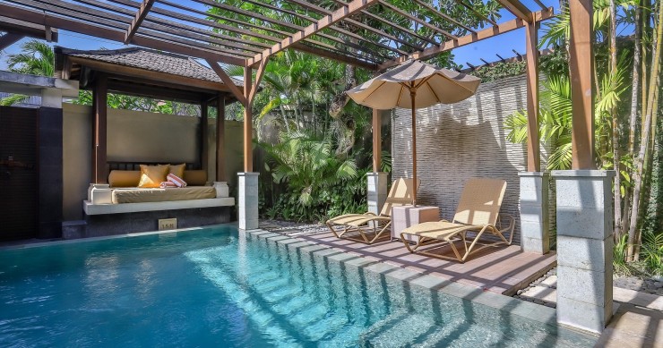 arredamento piscina di lusso