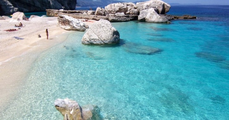 spiaggia numero chiuso sardegna