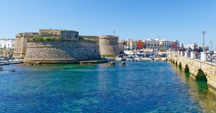 castelli vicino al mare puglia