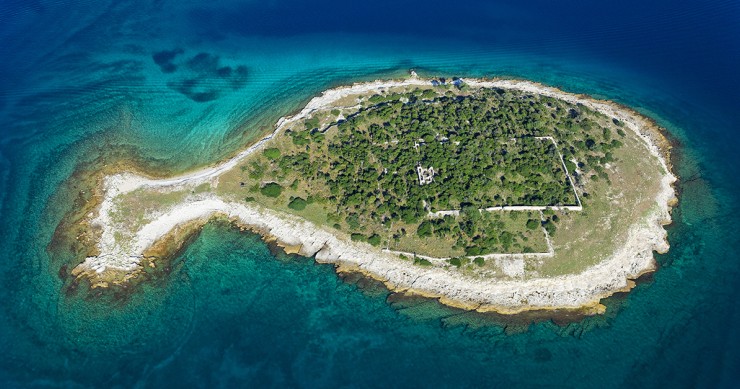 isola a forma di pesce croazia