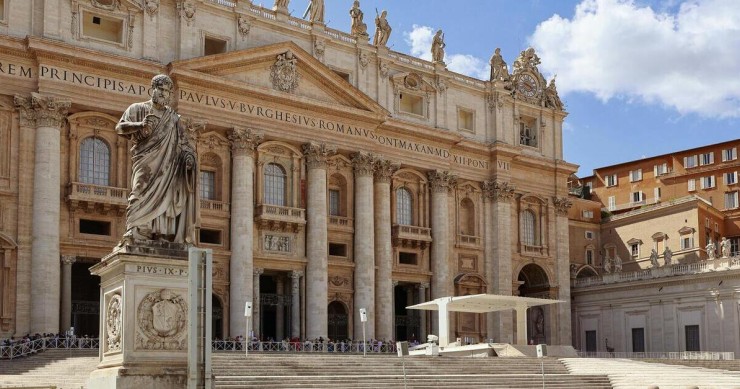 La facciata della Basilica di San Pietro a Roma