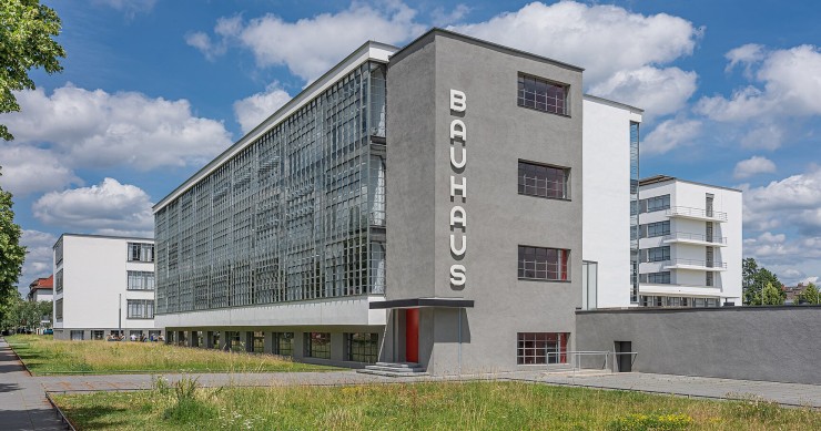 La scuole Bauhaus, di Walter Gropius (1919), a Dessau
