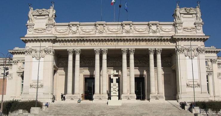 L'entrata principale drlla Galleria di Arte Moderna e Contemporanea a Roma