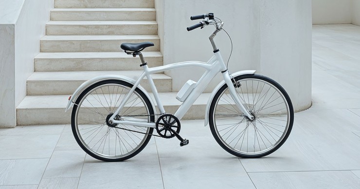 Bicicletta sul pianerottolo del condominio