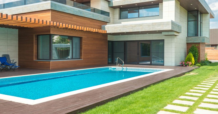 Casa con piscina abusiva