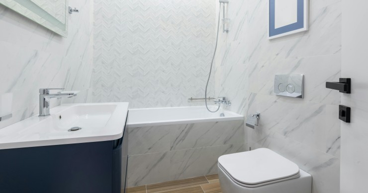 bagno piccolo con vasca