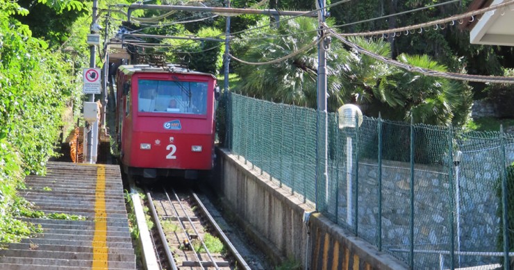 Un vagone della funicolare di Genova
