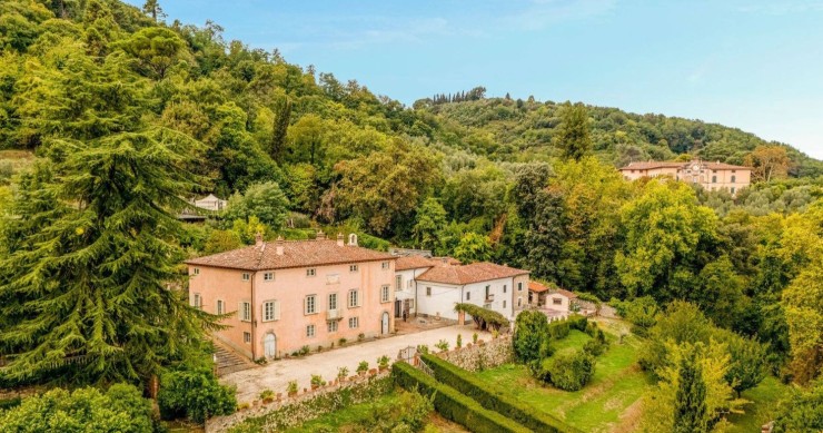 Lucca villa for sale