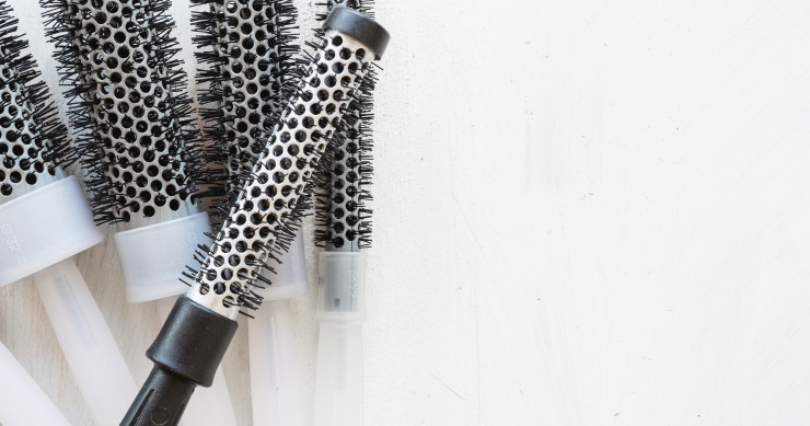 dove si butta la spazzola per capelli 