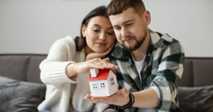 coppia e casa