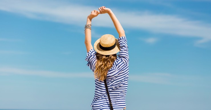 donna che si gode una vacanza