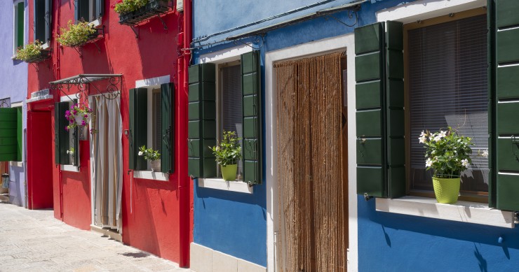 verniciare persiane in legno