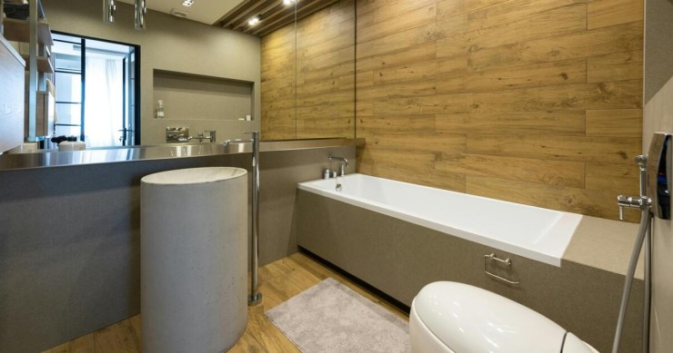 pavimento in legno in bagno