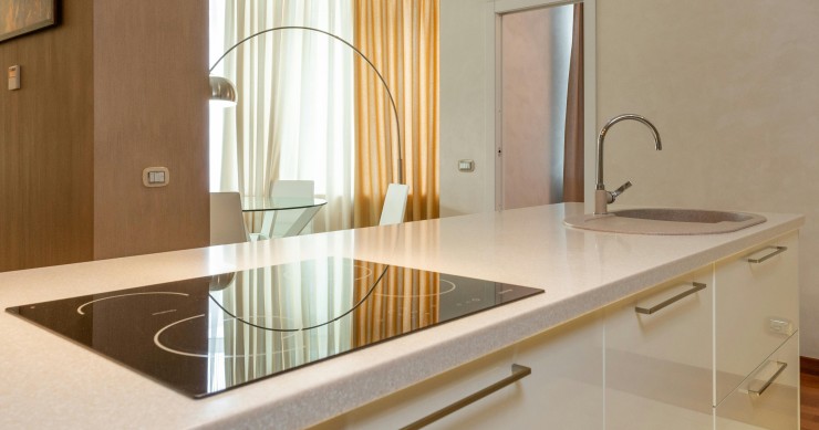 piano cottura su isola pro e contro