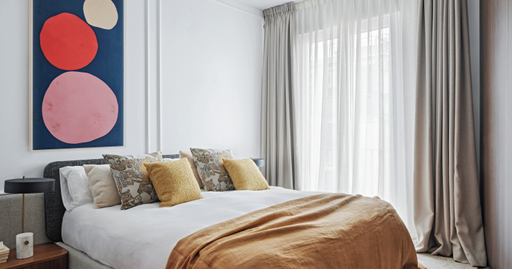 Camera da letto luminosa