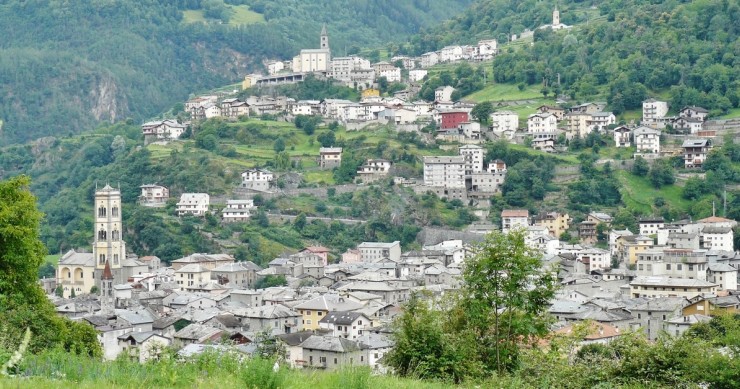 panorama di grosio in valtellina