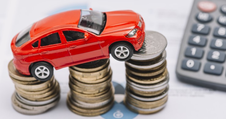 auto soldi e calcolatrice