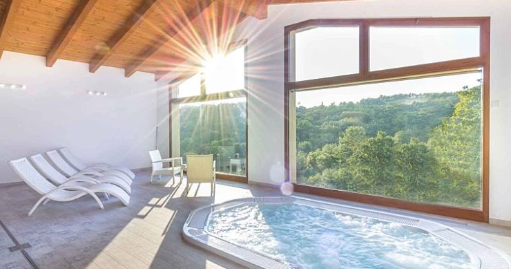 holiday homes with jacuzzi Italy