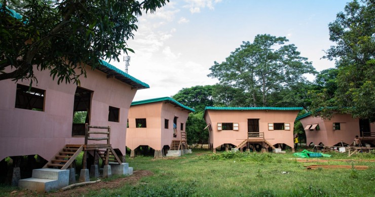 Housing Now Modular Bamboo Housing è un progetto che prevede la costruzione di 26 case modulari destinate alle famiglie sfollate nella regione di Bago