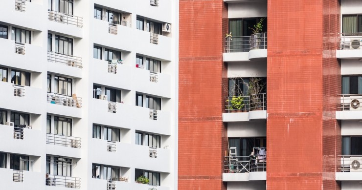 Architettura moderna con balconi ritmici in stile urbano