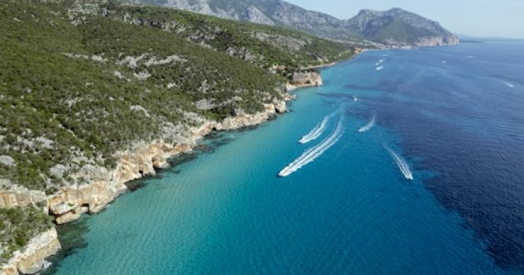 La mer cristalline de la Sardaigne : 15 plages à découvrir sans tarder.