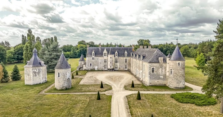 Castello medievale del XV secolo in vendita in Francia