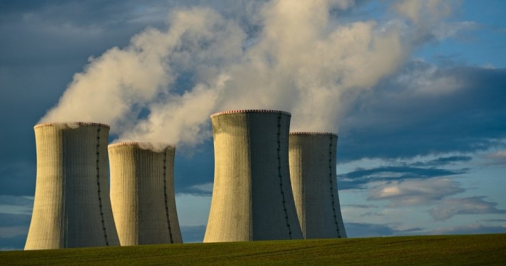 Le torri di una centrale nucleare